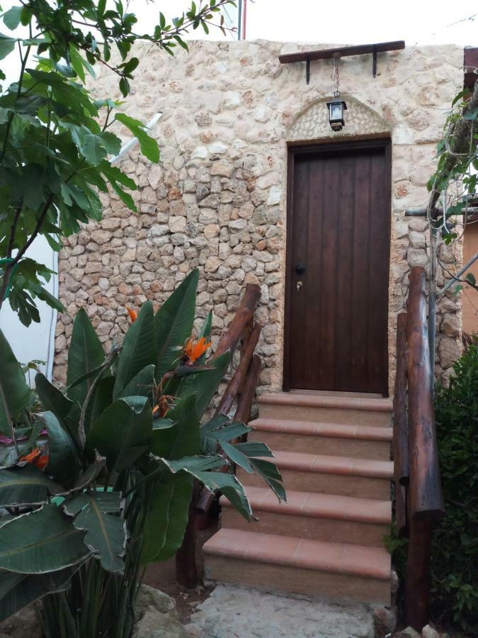 Mystery Garden Guest House ฟามากุสต้า ภายนอก รูปภาพ